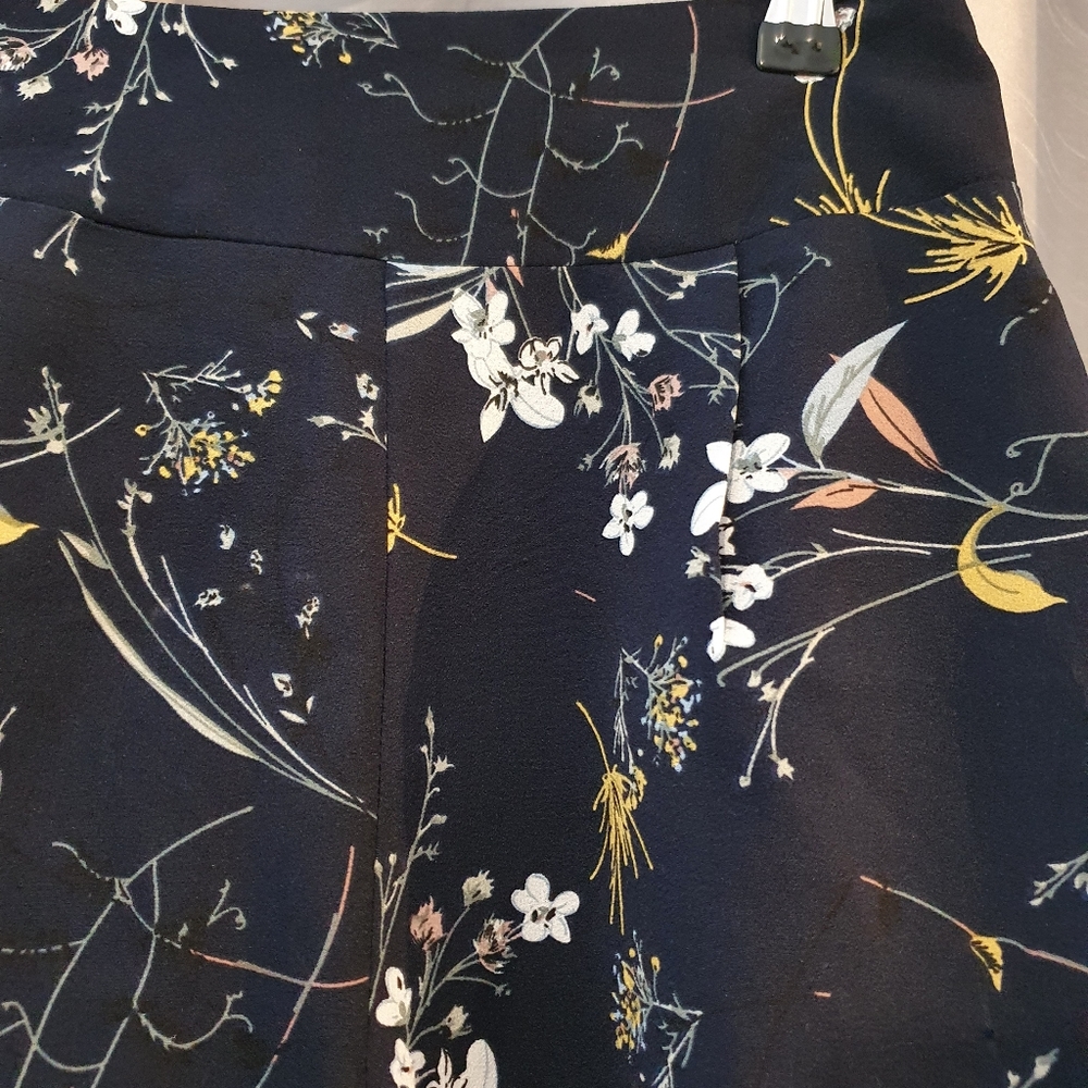 Luvalot size 6 -High waisted floral shorts - fully lined - designed in Australia - Picture 2 of 6